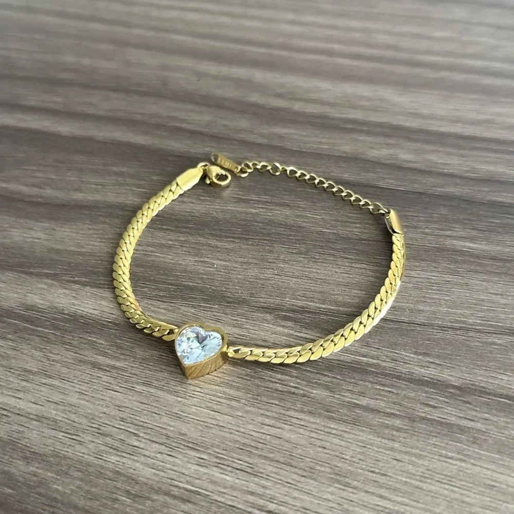 Diamond Heart Bracelet Q820